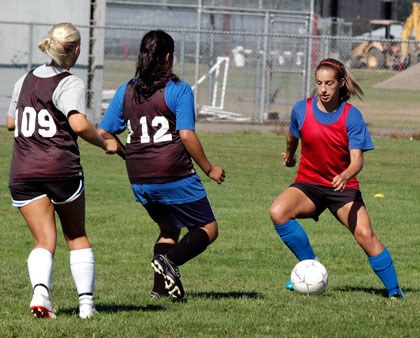 Becca Lentz moves the ball upfield while waiting for a teammate to get open for a pass at the first day of turnout.