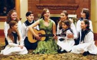 From left to right the Von Trapp family children