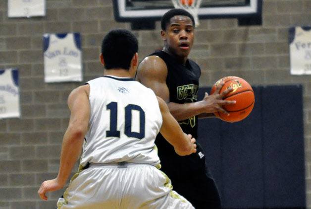 Marysville Getchell sophomore Omar Sakin-Romulus