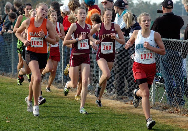 Lakewood runners Rachel Sowards