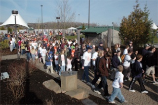 More than 900 walkers set out from the Tulalip Amphitheater on the morning of April 4 to complete a three-mile course as part of the 19th annual MS walk staged by the National MS Society’s Greater Washington Chapter.