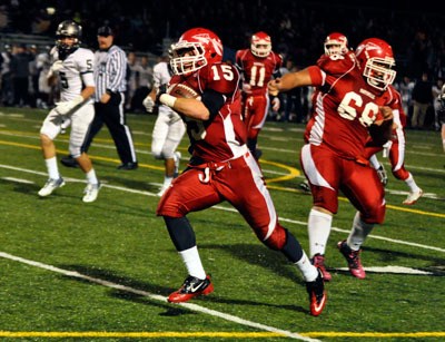 M-P’s Kacey Walker runs for a touchdown during the second quarter of their Oct. 26 game against Glacier Peak.