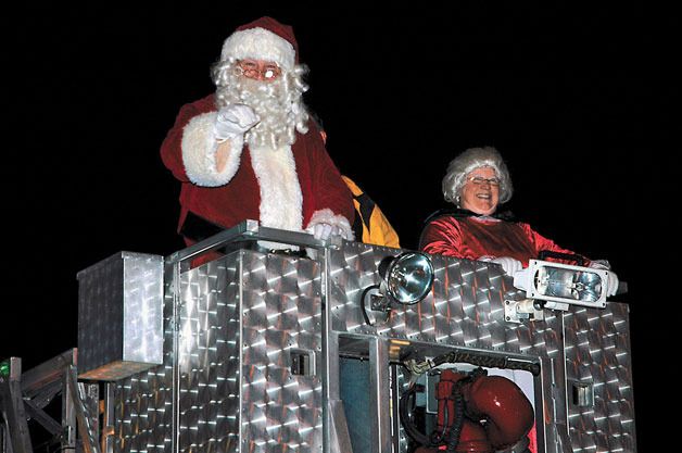 Santa and Mrs. Claus wrap up the Electric Lights Parade on State Avenue during the Dec. 1 ‘Merrysville for the Holidays.’