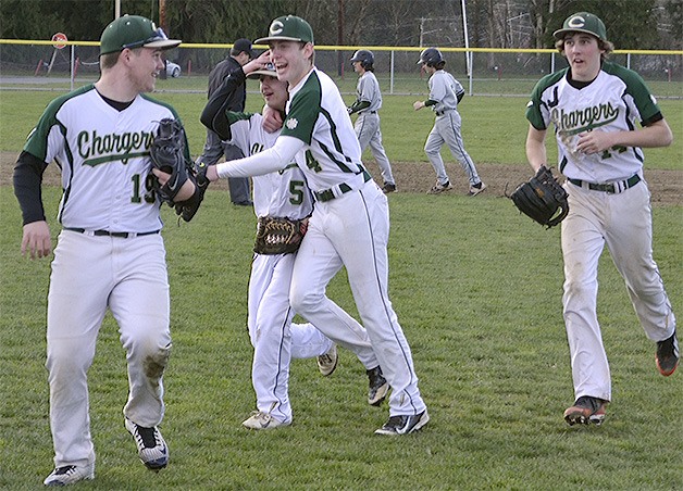 Marysville Getchell players rally around Dave Broome