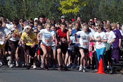 Runners fight their way to the front just after the gun fires.