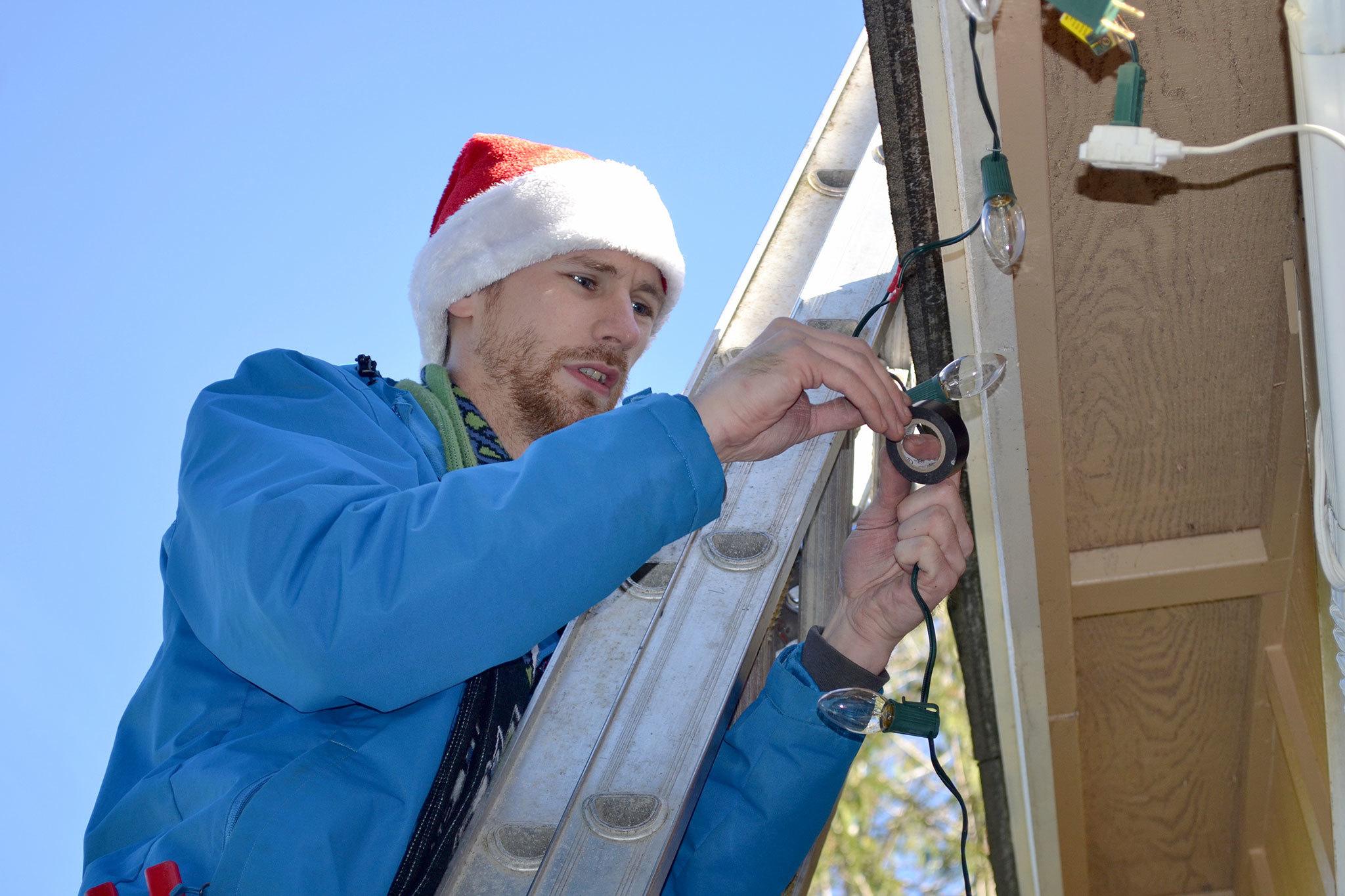 If you love Christmas lights, but hate putting them up